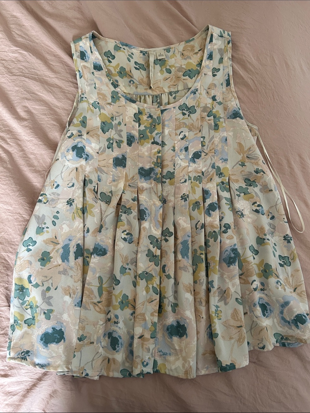 Lauren Conrad floral pleated tank - size small / like new